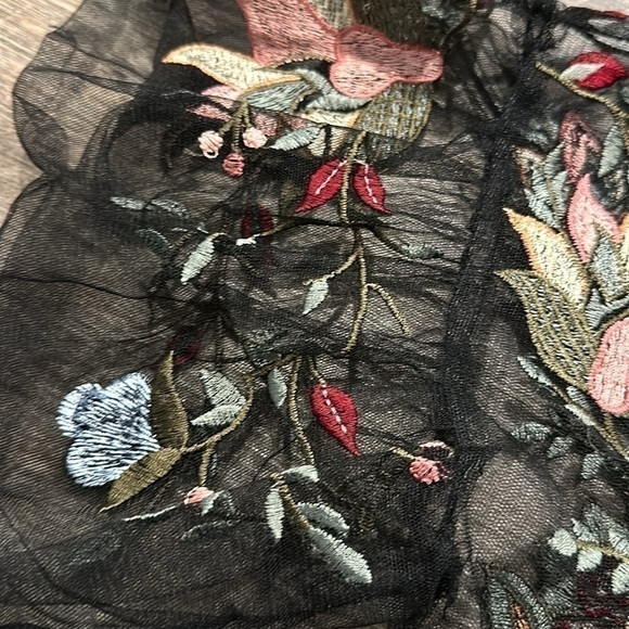 Zara black sheer mesh embroidered flutter sleeve top with keyhole neck size XS - Picture 10 of 10